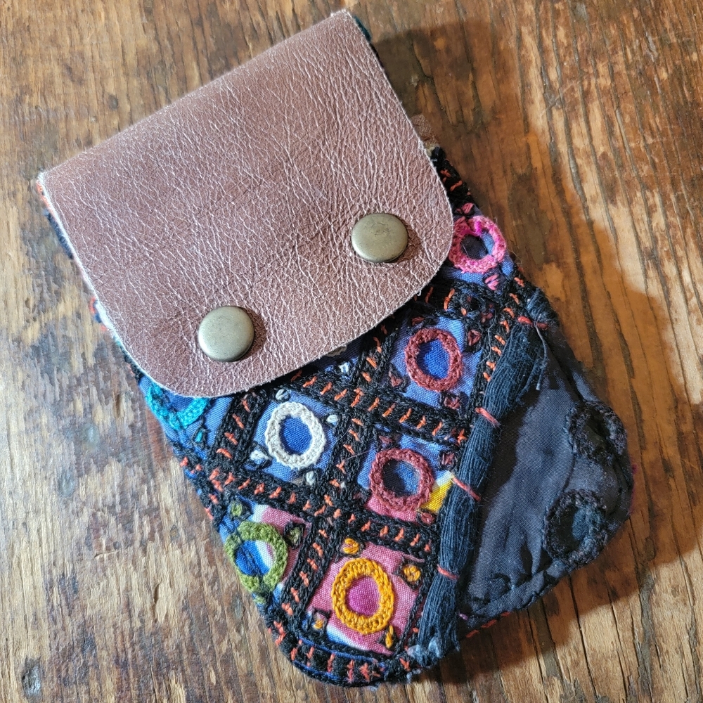 🌋👽 Free People Boho Embroidered Repurposed vtg banjara hippie Wallet card case - Picture 11 of 15